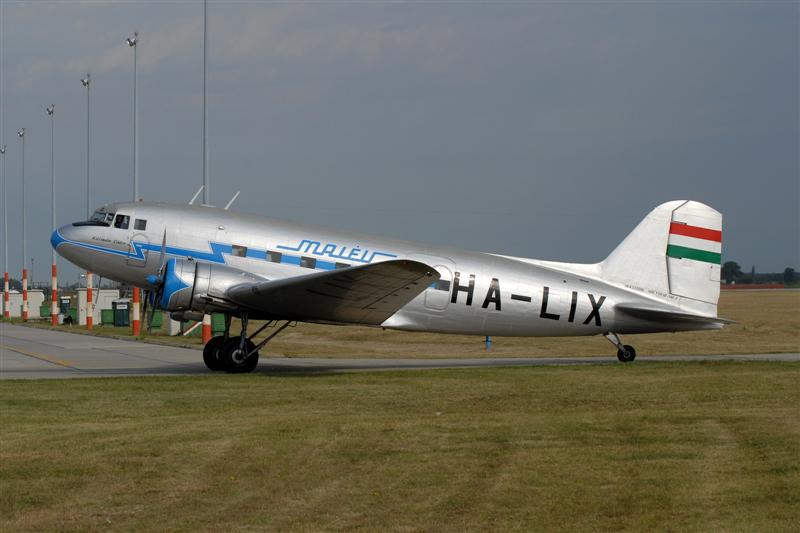 Li-2 with new MALEV colours.jpg